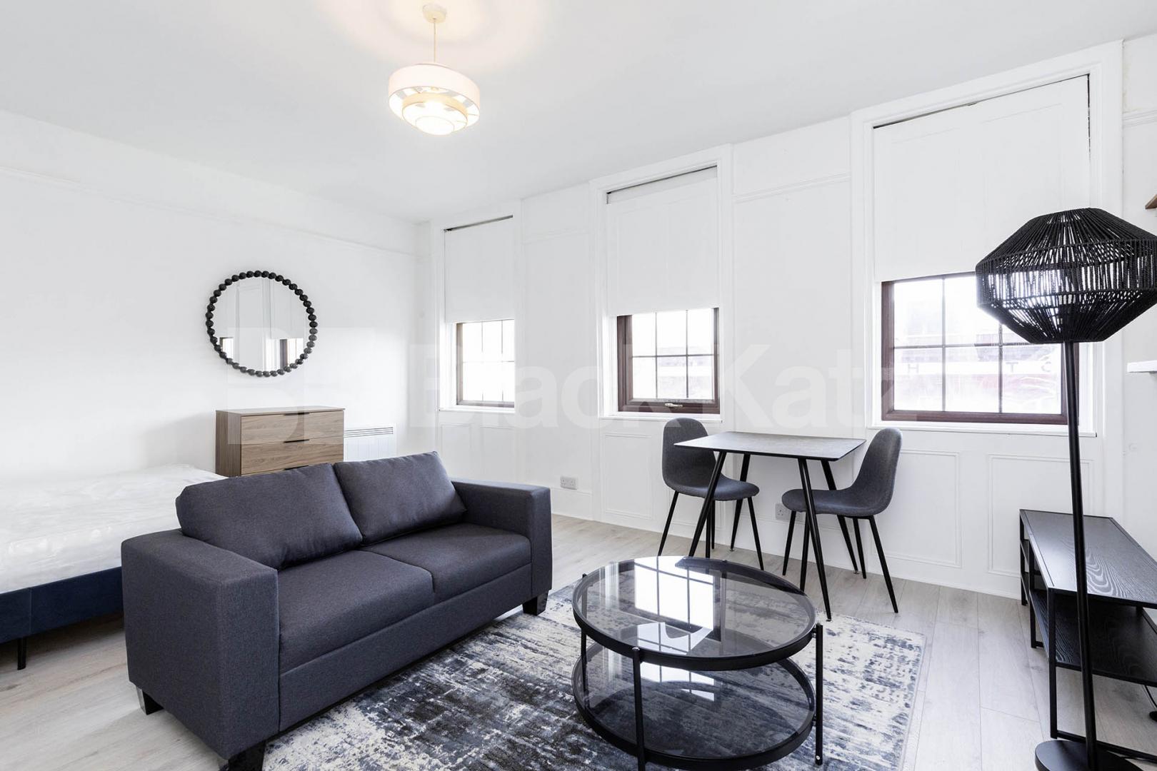 Recently refurbished spacious studio in an amazing loaction York Mews, Kentish Town